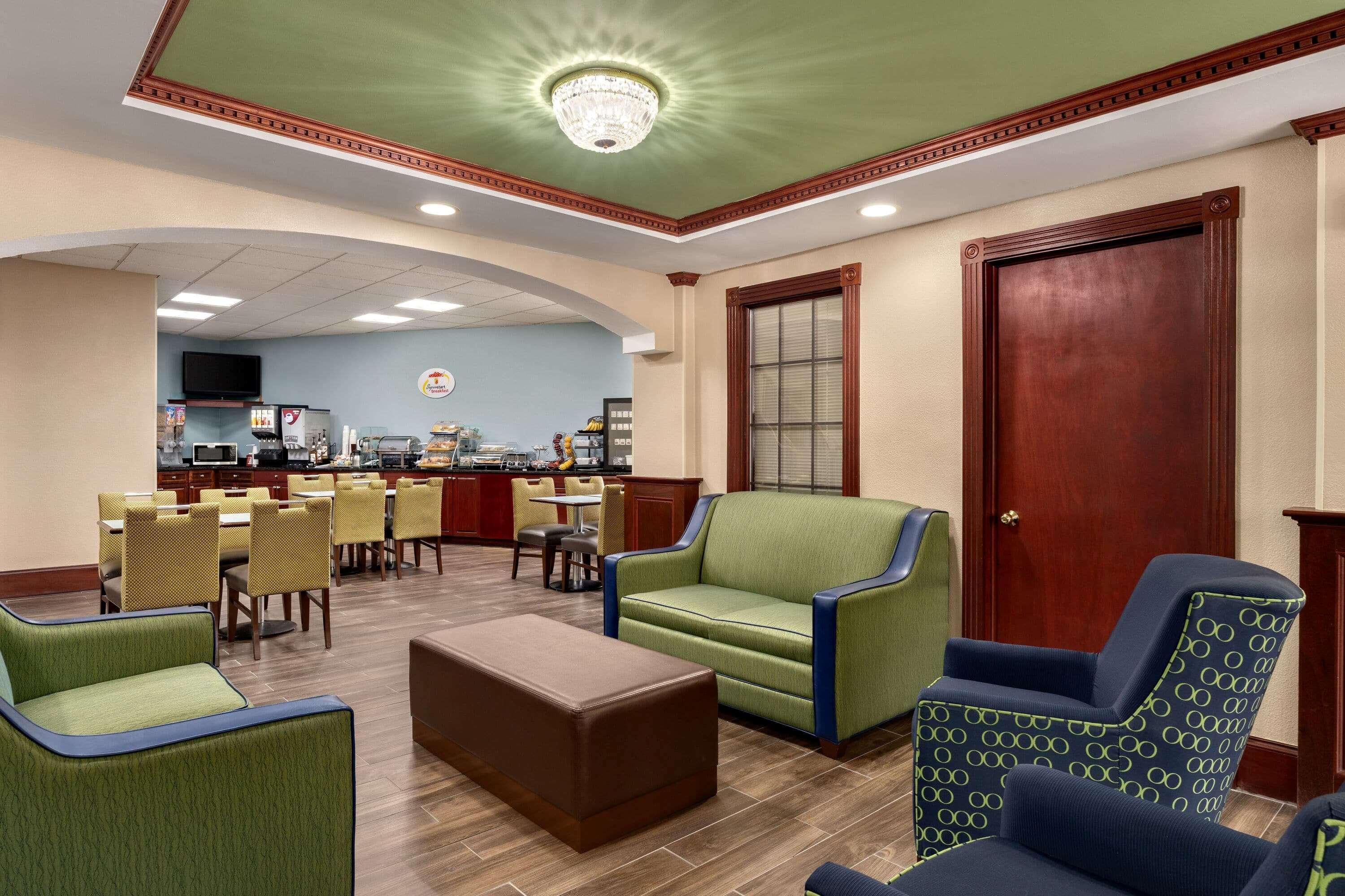 Super 8 By Wyndham West Greenwich/Providence Екстер'єр фото