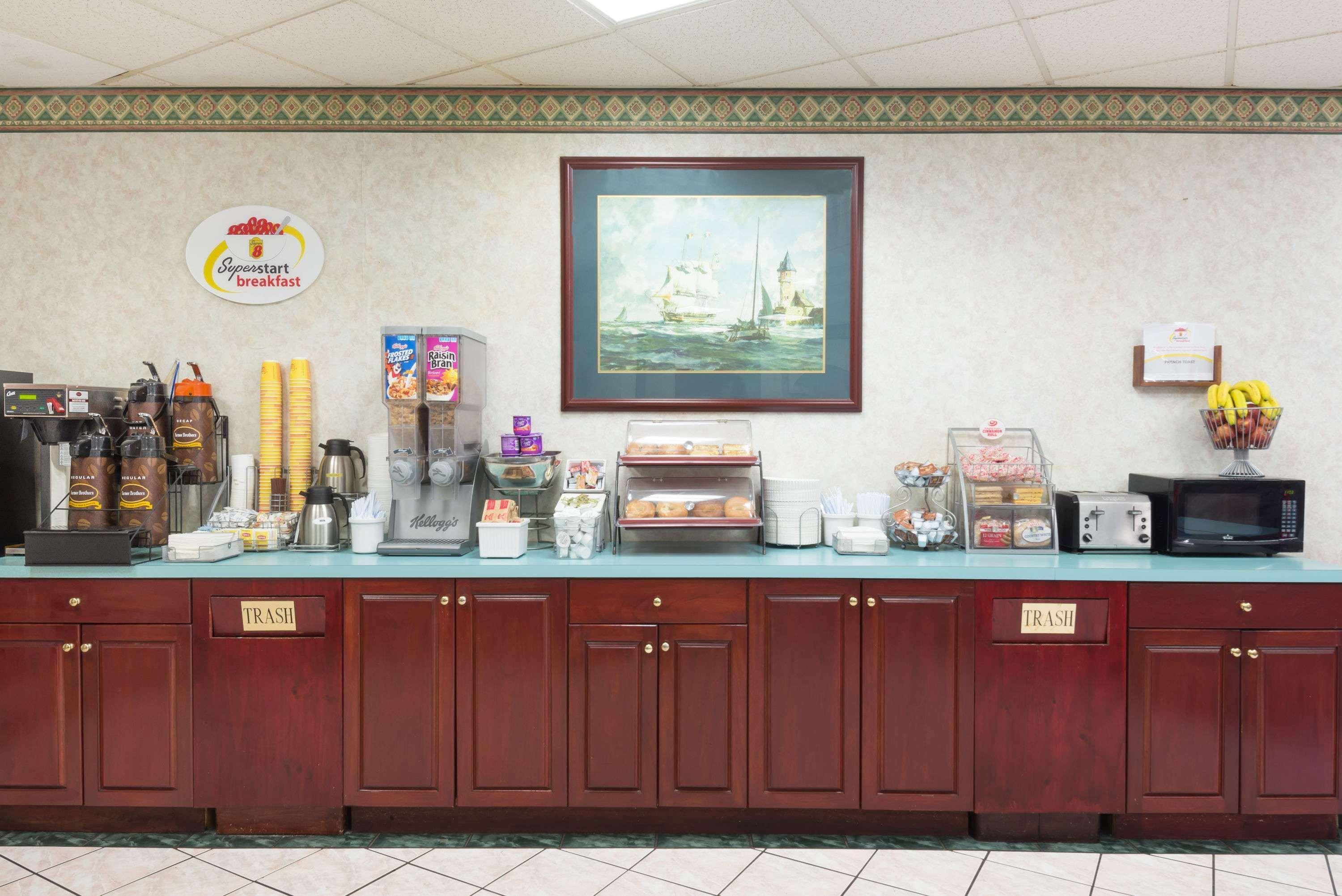 Super 8 By Wyndham West Greenwich/Providence Екстер'єр фото